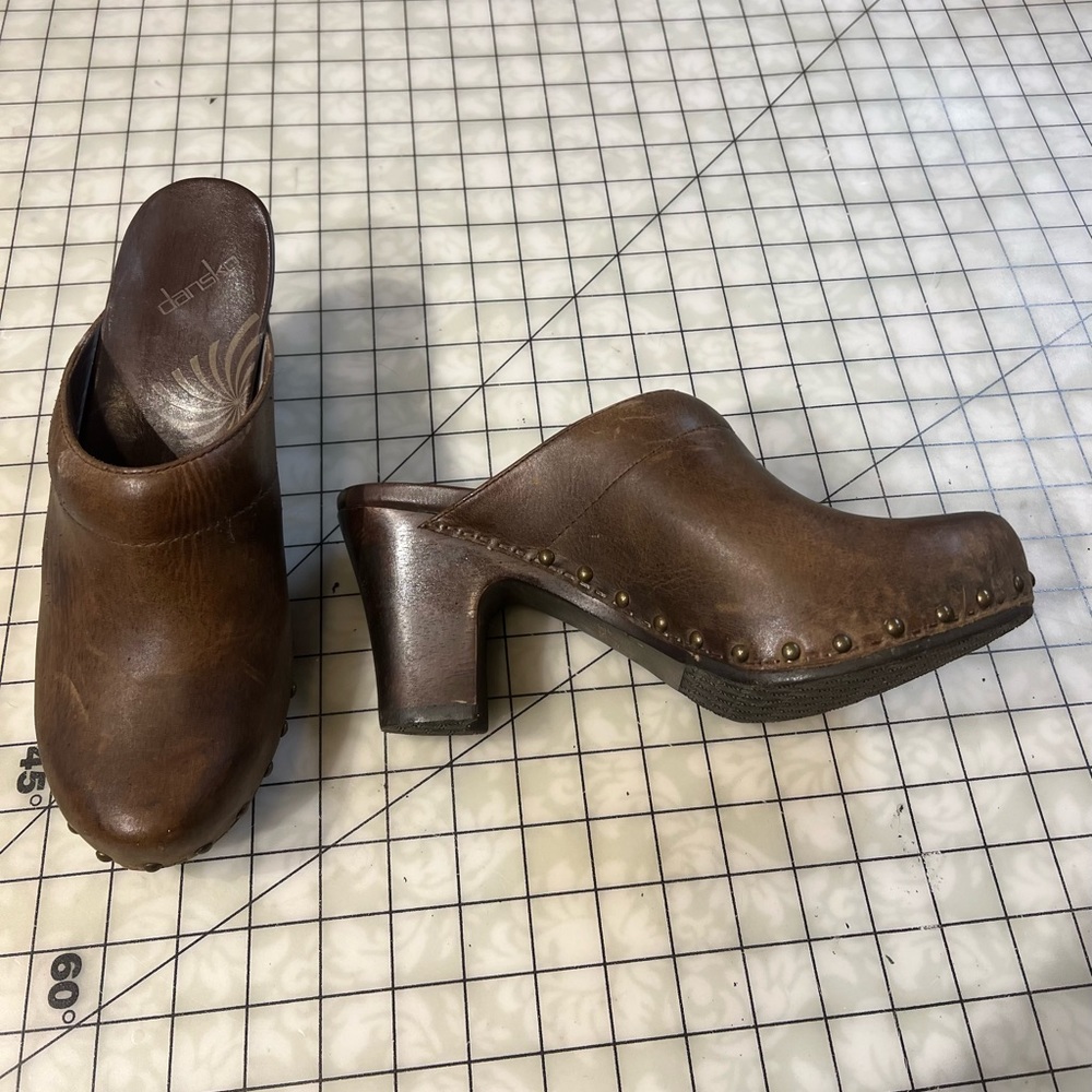 Womens like new dansko clogs sewing ze 10